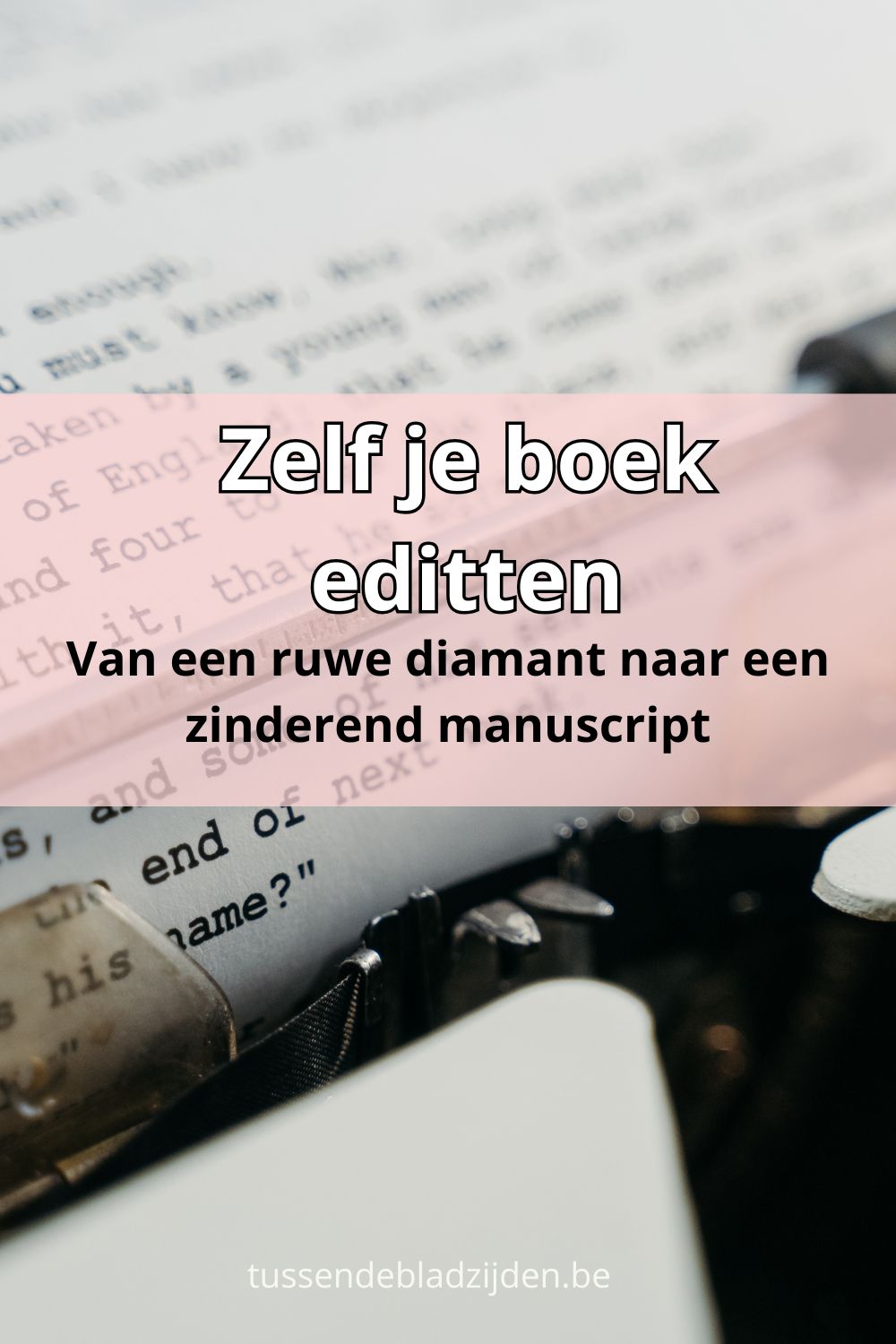 Close-up van typemachine met papier, roze tekstoverlay: Zelf je boek bewerken, van ruw diamant naar manuscript.